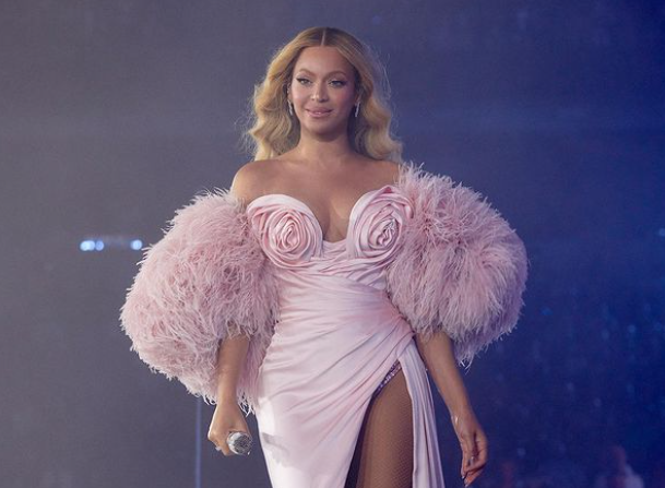 Beyonce Gets 'Happy Birthday' Serenade From Diana Ross at L.A. Concert