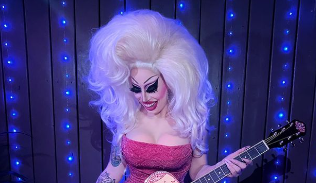 Dolly Parton sends special gift to this Texas queen